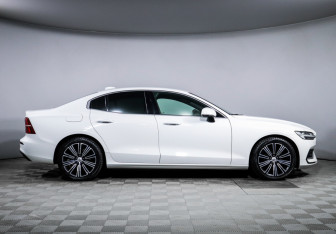 Подержанный автомобиль Volvo S60 2020 года (4 фото)