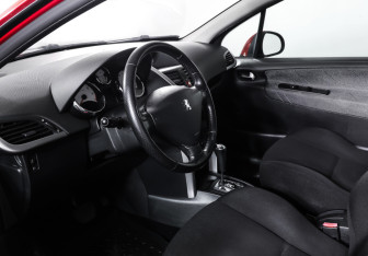 Подержанный автомобиль Peugeot 207 Hatchback 2007 года (15 фото)
