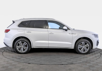 Подержанный автомобиль Volkswagen Touareg 2019 года (4 фото)