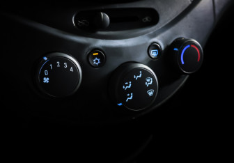 Подержанный автомобиль Chevrolet Spark 2011 года (18 фото)