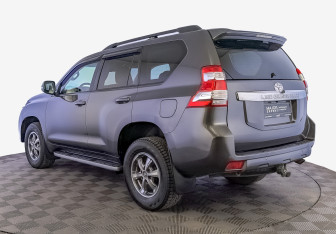 Подержанный автомобиль Toyota Land Cruiser Prado 2015 года (7 фото)