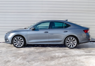 Подержанный автомобиль Skoda Octavia Liftback 2021 года (8 фото)