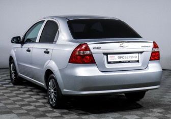 Подержанный автомобиль Chevrolet Aveo Sedan 2010 года (6 фото)