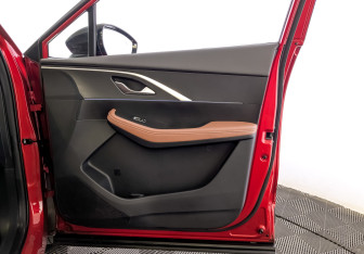 Подержанный автомобиль Omoda C5 2024 года (25 фото)