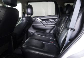 Подержанный автомобиль Mitsubishi Pajero Sport 2018 года (11 фото)