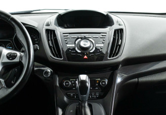 Подержанный автомобиль Ford Kuga 2015 года (11 фото)