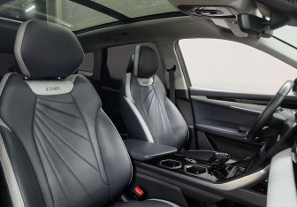 Подержанный автомобиль Geely Atlas 2024 года (13 фото)