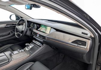 Подержанный автомобиль Genesis G90 2021 года (11 фото)