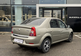 Подержанный автомобиль Renault Logan Sedan 2010 года (5 фото)