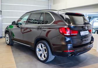 Подержанный автомобиль BMW X5 2016 года (6 фото)