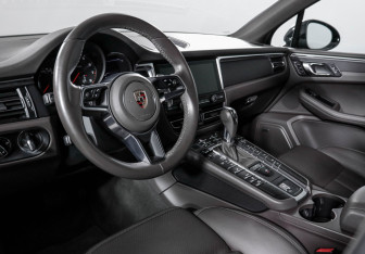 Подержанный автомобиль Porsche Macan 2019 года (14 фото)