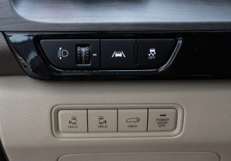 Подержанный автомобиль Kia Carnival 2021 года (17 фото)