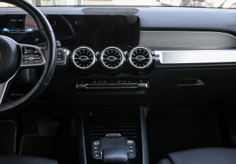 Подержанный автомобиль Mercedes-Benz GLB 2020 года (14 фото)
