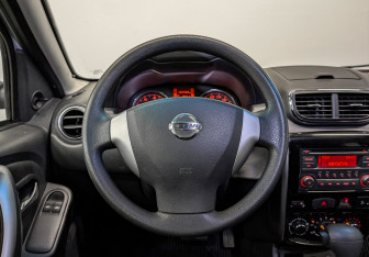 Подержанный автомобиль Nissan Terrano 2015 года (21 фото)
