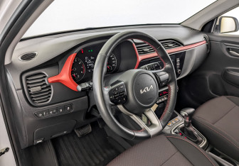 Подержанный автомобиль Kia Rio Hatchback 2022 года (16 фото)