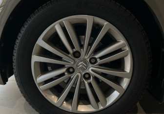 Подержанный автомобиль Citroen C-Elysee 2013 года (18 фото)
