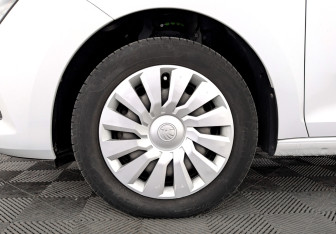 Подержанный автомобиль Skoda Rapid Liftback 2022 года (18 фото)