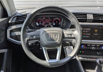 Подержанный автомобиль Audi Q3 2023 года (21 фото)