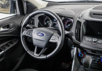 Подержанный автомобиль Ford Kuga 2019 года (6 фото)