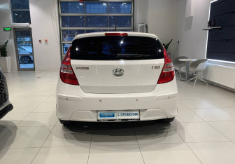 Подержанный автомобиль Hyundai i30 Hatchback 2011 года (5 фото)
