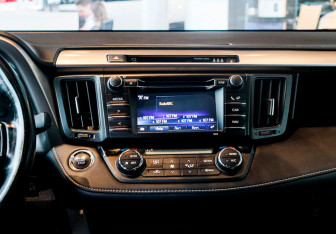 Подержанный автомобиль Toyota RAV4 2015 года (23 фото)