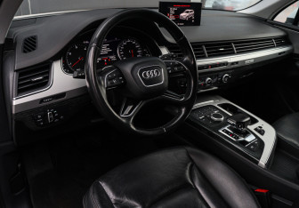 Подержанный автомобиль Audi Q7 2016 года (13 фото)