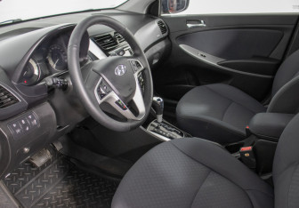 Подержанный автомобиль Hyundai Solaris Hatchback 2014 года (10 фото)