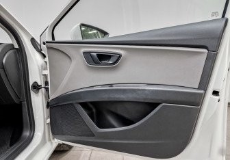 Подержанный автомобиль SEAT Leon Hatchback 2013 года (24 фото)