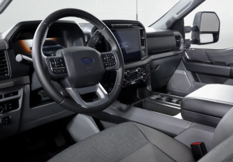 Подержанный автомобиль Ford F-150 2024 года (14 фото)