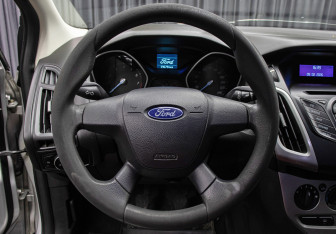 Подержанный автомобиль Ford Focus Wagon 2012 года (16 фото)