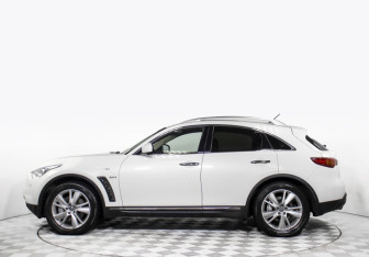 Подержанный автомобиль Infiniti QX70 2016 года (8 фото)