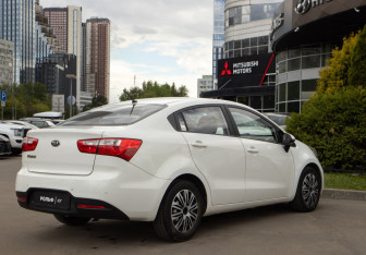 Подержанный автомобиль Kia Pride Sedan 2012 года (4 фото)