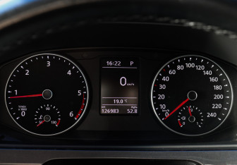 Подержанный автомобиль Volkswagen Caravelle 2019 года (9 фото)