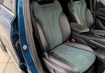 Подержанный автомобиль Geely Monjaro 2023 года (21 фото)