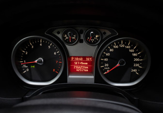 Подержанный автомобиль Ford Focus Sedan 2010 года (11 фото)