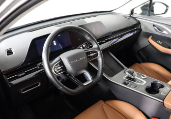Подержанный автомобиль Omoda C5 2023 года (9 фото)
