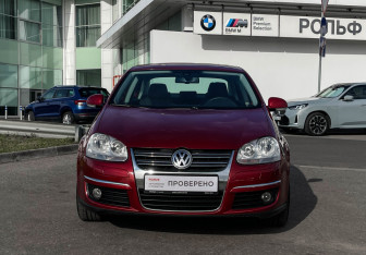 Подержанный автомобиль Volkswagen Jetta Sedan 2008 года (2 фото)