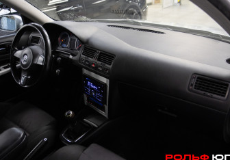 Подержанный автомобиль Volkswagen Bora Sedan 2001 года (7 фото)