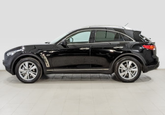 Подержанный автомобиль Infiniti QX70 2014 года (8 фото)