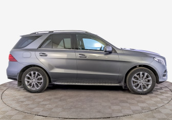 Подержанный автомобиль Mercedes-Benz GLE 2016 года (4 фото)
