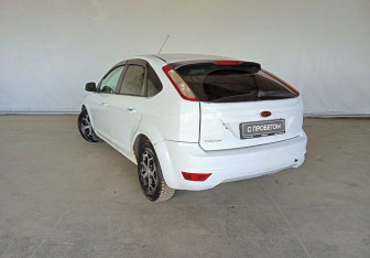 Подержанный автомобиль Ford Focus Hatchback 2010 года (4 фото)