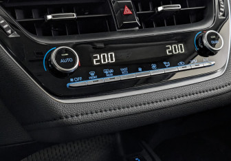 Подержанный автомобиль Toyota Corolla Sedan 2021 года (21 фото)