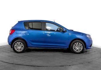 Подержанный автомобиль Renault Sandero 2014 года (4 фото)