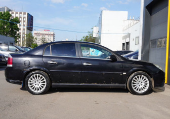 Подержанный автомобиль Opel Vectra Sedan 2006 года (4 фото)