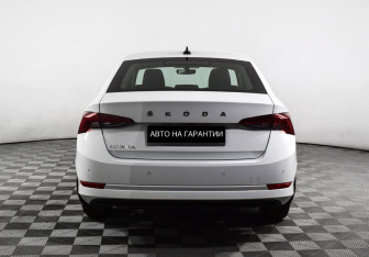Подержанный автомобиль Skoda Octavia Liftback 2022 года (4 фото)