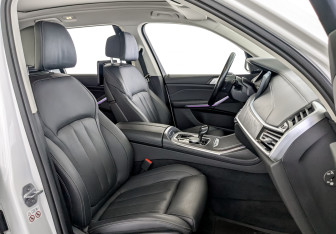 Подержанный автомобиль BMW X7 2020 года (25 фото)