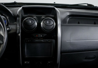 Подержанный автомобиль Renault Duster 2015 года (10 фото)