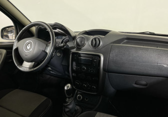 Подержанный автомобиль Renault Duster 2012 года (9 фото)