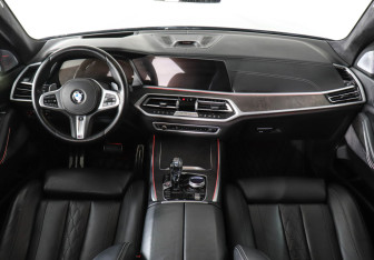 Подержанный автомобиль BMW X7 2021 года (11 фото)