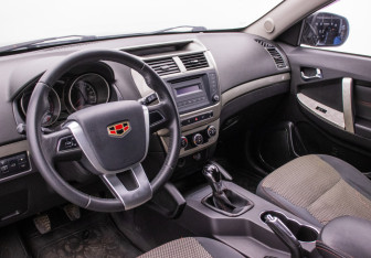 Подержанный автомобиль Geely Emgrand X7 2016 года (9 фото)